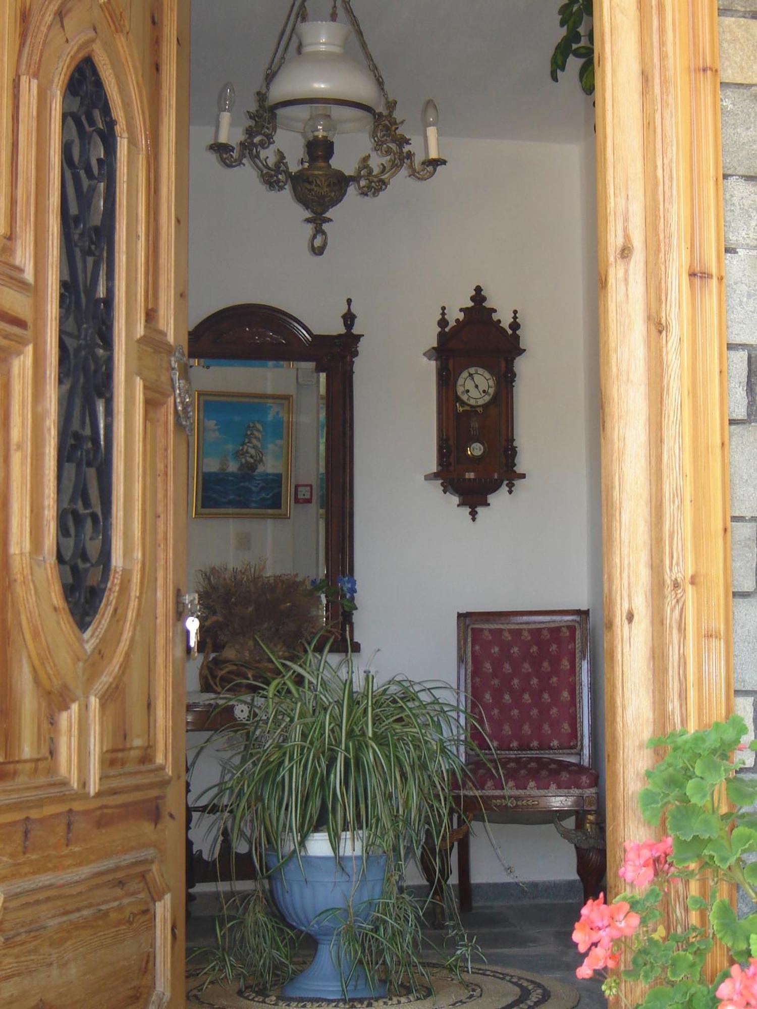 Pantheon & Apartment